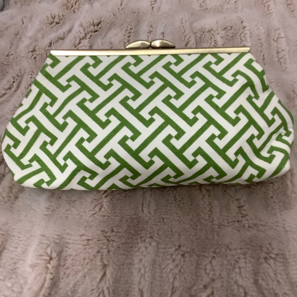 Mandy Nash Chevron clutch purse in excellent condition. Never used - Picture 5 of 8